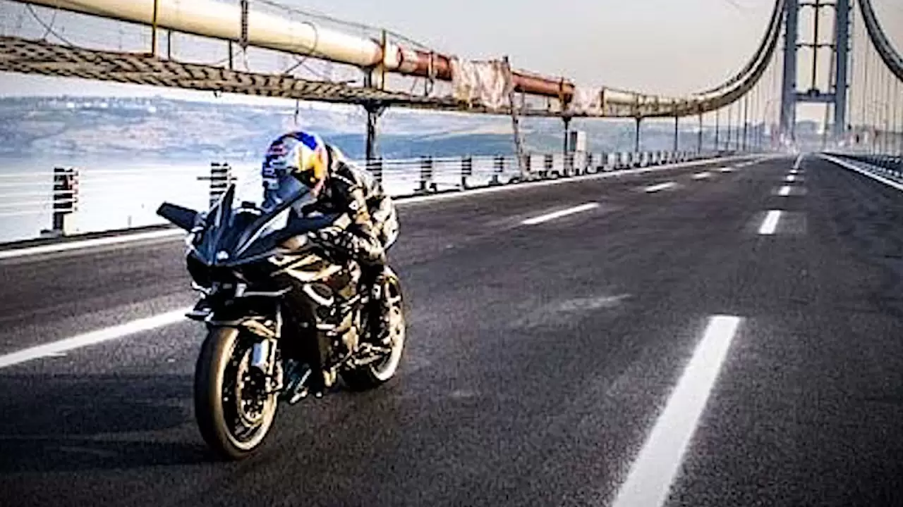 Kawasaki, historia de Kawasaki, Kawasaki Heavy Industries, motocicletas Kawasaki, Kawasaki Z1, Kawasaki Ninja, superbike japonesa, historia del motociclismo, Kawasaki GPz900R, Kawasaki H2R, motos deportivas, ingeniería japonesa, evolución de Kawasaki, motos japonesas, Kawasaki en la competición, Jonathan Rea, Kawasaki ZX-10R, Kawasaki Ninja H2, motos clásicas Kawasaki, cultura motociclista, legado Kawasaki, Kawasaki eléctrica, Kawasaki híbrida, Kawasaki verde lima, Kawasaki KX, Kawasaki y sostenibilidad, Kawasaki innovación, Kawasaki tecnología, Kawasaki motores, Kawasaki Japón, Kawasaki historia completa, Kawasaki MotoGP, Kawasaki WSBK, Kawasaki futuro eléctrico, Kawasaki comunidad global, Kawasaki diseño mecánico, Kawasaki motocicletas legendarias, Kawasaki trayectoria, Kawasaki modelos icónicos, Kawasaki electrificación, Kawasaki movilidad sostenible